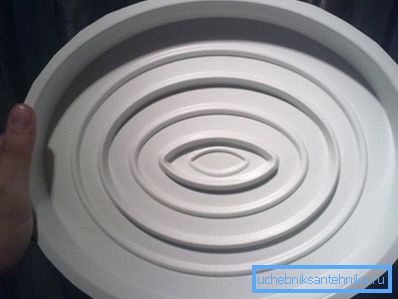 Disposable tray to teach the cat to the toilet