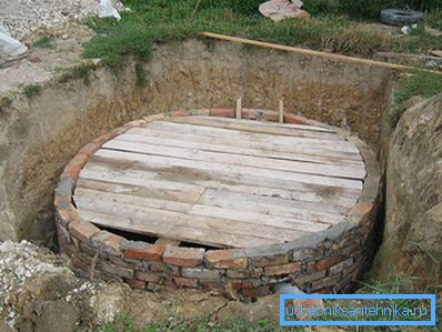 Formwork for pouring reinforced concrete slabs Formwork for pouring reinforced concrete slabs
