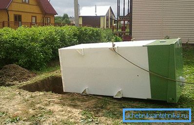 Manual lowering of a septic tank Manual lowering of a septic tank