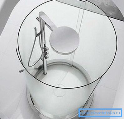 Original round shower, which requires a specific connection Original round shower, which requires a specific connection