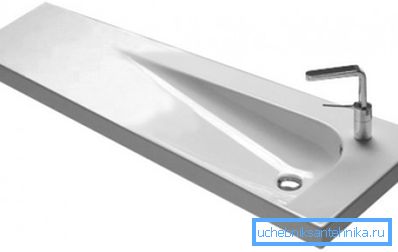 Original sink with side drain. Original sink with side drain.