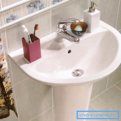 The main place of installation of washstands are the bathrooms. The main place of installation of washstands are the bathrooms.