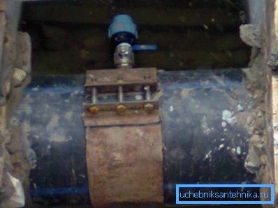 The type of device used for tapping depends on the material used to make the pipe and its diameter. The type of device used for tapping depends on the material used to make the pipe and its diameter.