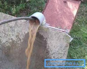 Pumping dirty water from the system. Pumping dirty water from the system.