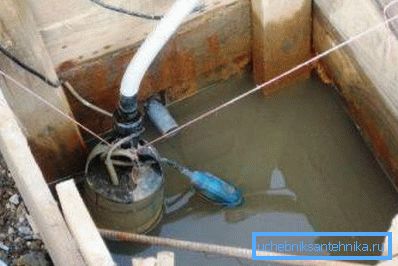 Pumping out water before cleaning the bottom filter.