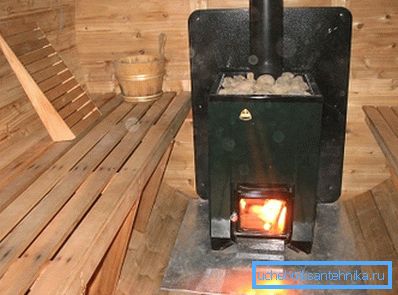 Heating the sauna with your own hands using a stove Heating the sauna with your own hands using a stove