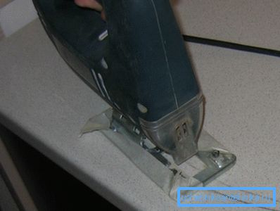 Oval areas are cut very carefully and carefully. Oval areas are cut very carefully and carefully.