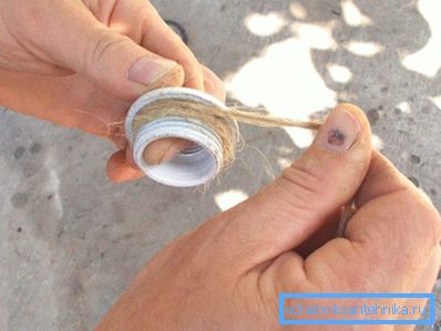 Tow on the thread of the futorki is wound in several turns Tow on the thread of the futorki is wound in several turns