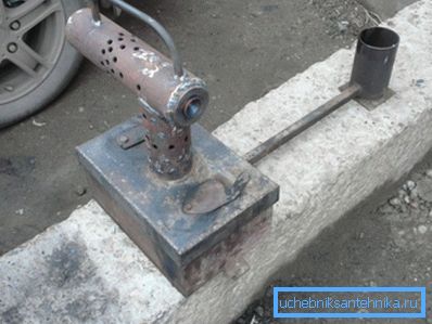 Oven, made their own hands for use in the service station Oven, made their own hands for use in the service station