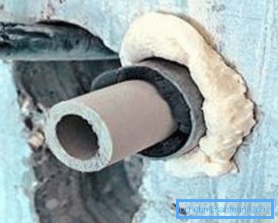 Foam is perfect for sealing the pipe inlet to the foundation. Foam is perfect for sealing the pipe inlet to the foundation.