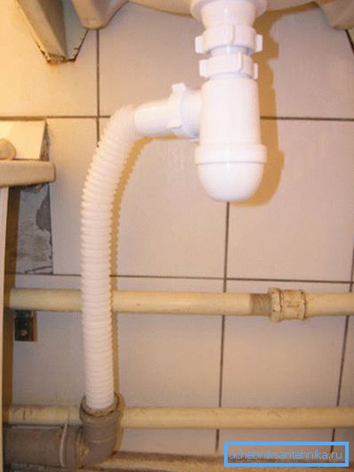 Before you remove the sink in the bathroom, disconnect it from the sewer and water supply Before you remove the sink in the bathroom, disconnect it from the sewer and water supply
