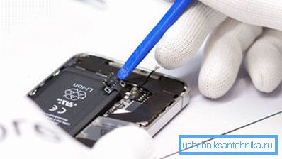 The first thing is a complete disassembly of the phone