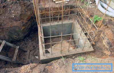 The first option is convenient and fast, but we will execute it only on non-flowing soils.