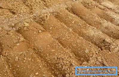 Sandy soil is ideal for building a filter well. Sandy soil is ideal for building a filter well.