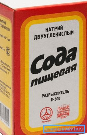 Baking soda is an excellent means to remove plaque, its price is low, which makes this option very attractive. Baking soda is an excellent means to remove plaque, its price is low, which makes this option very attractive.