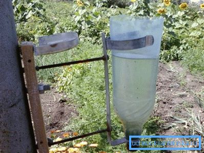 Plastic bottle - the simplest version of a homemade washbasin. Plastic bottle - the simplest version of a homemade washbasin.