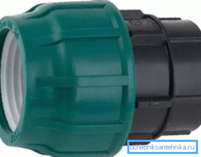 Plastic compression sleeve for polyethylene pipes