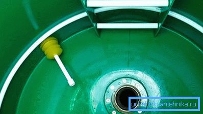 Installation of a plastic hermetic septic tank Installation of a plastic hermetic septic tank