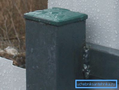 Plate welded to the pole. Plate welded to the pole.