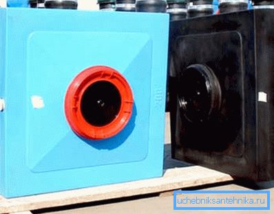 Plastic summer shower tanks are lightweight Plastic summer shower tanks are lightweight
