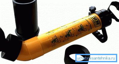 Pneumatic plunger with replaceable nozzles