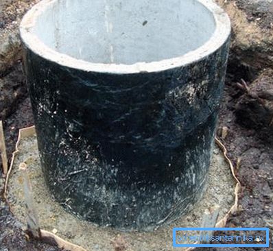 As the rings rise to the surface, they are treated on their outer side and provide filling and tamping of the space between the ring and the ground. As the rings rise to the surface, they are treated on their outer side and provide filling and tamping of the space between the ring and the ground.