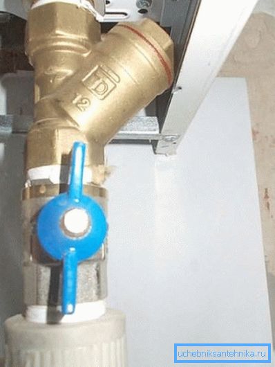 It is desirable to organize the water supply to the boiler using a filter and valves. It is desirable to organize the water supply to the boiler using a filter and valves.
