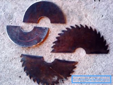 Prepared discs sawed in half. Prepared discs sawed in half.