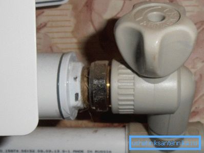 Connecting a plastic tap to the radiator Connecting a plastic tap to the radiator