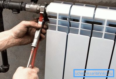 Connecting the radiator to the steel pipe
