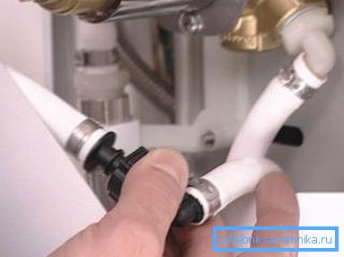 Connect hot and cold water hoses Connect hot and cold water hoses