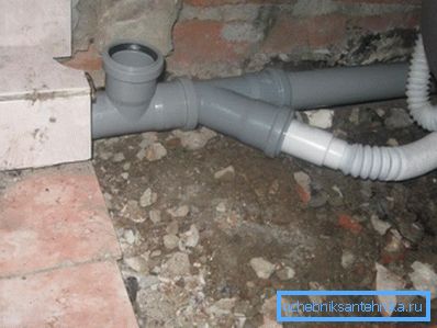 Connect the bath siphon to a common drain at an angle of 45 °. Connect the bath siphon to a common drain at an angle of 45 °.