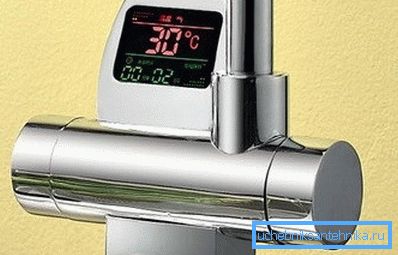 Water heater for a faucet equipped with a liquid crystal display
