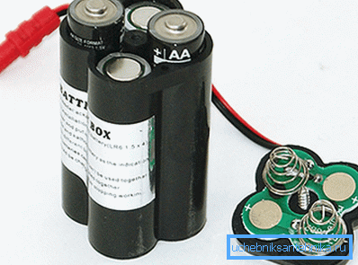 Normal batteries will do. Normal batteries will do.
