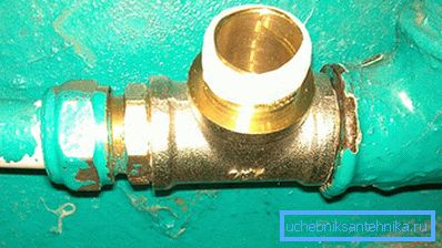 Connection of metal-plastic pipe to metal Connection of metal-plastic pipe to metal