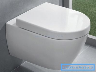 Suspended toilet with microlift Suspended toilet with microlift