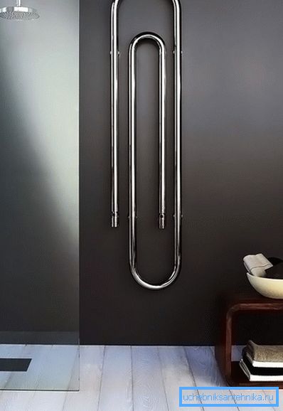 Heated towel rail labyrinth