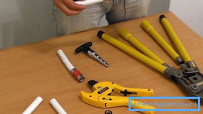 In addition to the press we recommend to purchase a cutter for metal-plastic In addition to the press we recommend to purchase a cutter for metal-plastic
