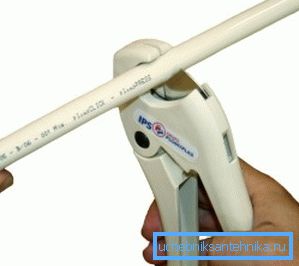 Pipe cutting with special scissors Pipe cutting with special scissors