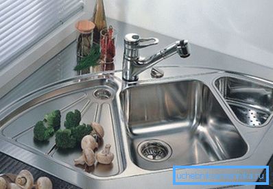 Wipe the bowl dry after use. Wipe the bowl dry after use.
