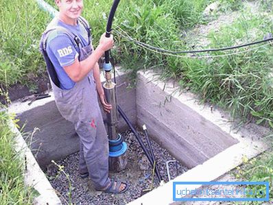 After cleaning the well, the pump returns to its place. After cleaning the well, the pump returns to its place.