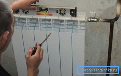 After installation, the battery should have a slight slope towards the pipeline. After installation, the battery should have a slight slope towards the pipeline.