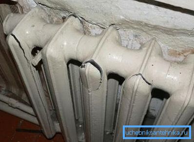 The consequences of the water hammer, as in this photo, are typical primarily for high-rise buildings. The consequences of the water hammer, as in this photo, are typical primarily for high-rise buildings.