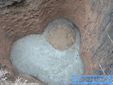 Concrete bottom over the gravel. Concrete bottom over the gravel.