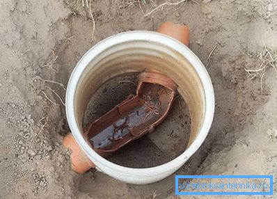 Mounted on the turn of the pipe