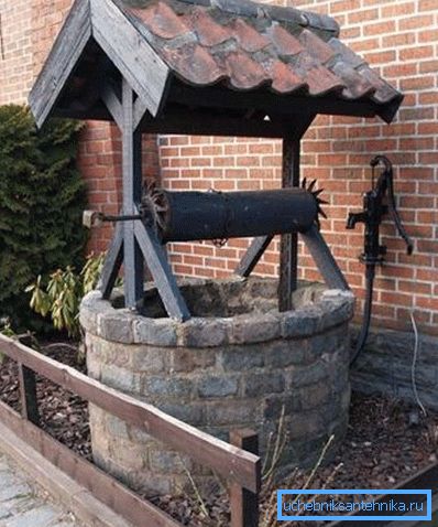 Preferred materials for making medieval wells are aged wood and gray stone. Preferred materials for making medieval wells are aged wood and gray stone.