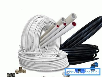 When laying water pipes in a house or apartment, you have to make a choice between polypropylene and metal-plastic