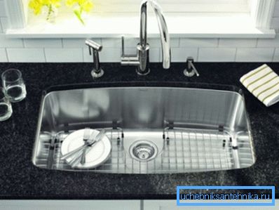 Attaching a sink in this way is very difficult. Attaching a sink in this way is very difficult.