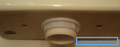 Screw the device to the hole at the bottom. Screw the device to the hole at the bottom.