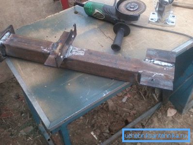 The use of profile metal for the manufacture of an automotive tow bar The use of profile metal for the manufacture of an automotive tow bar